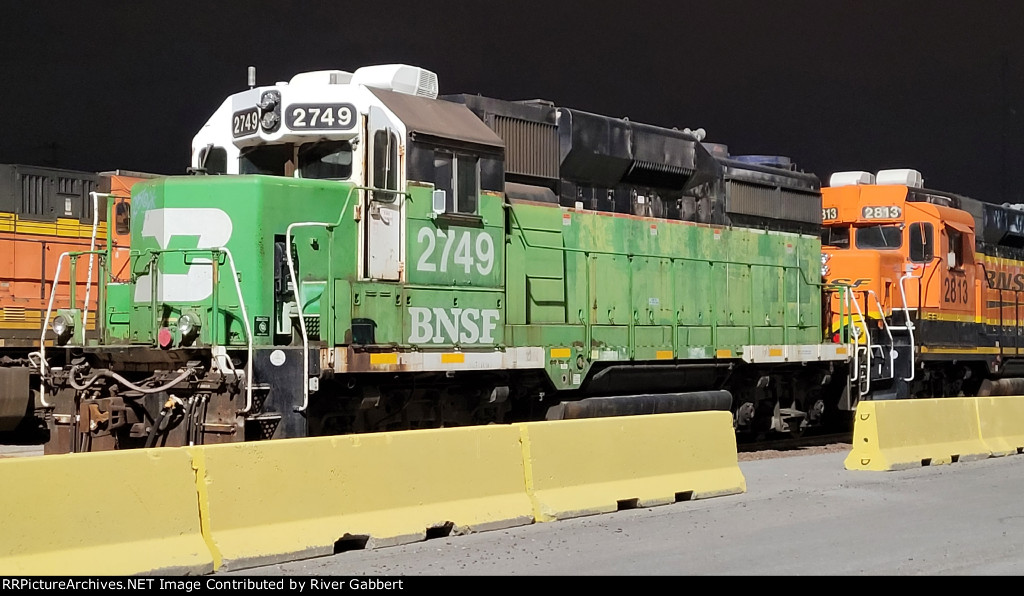 BNSF 2749